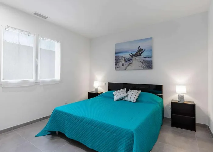 Villa T4 Climatisee Avec Jardin, Jacuzzi Et Free Wifi A 600 M De La - Fr-1-423-234 *