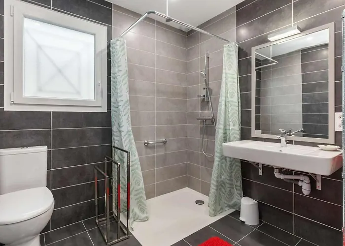 Villa T4 Climatisee Avec Jardin, Jacuzzi Et Free Wifi A 600 M De La - Fr-1-423-234 *