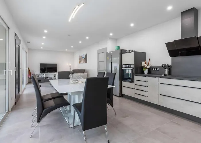 T4 Climatisee Avec Jardin, Jacuzzi Et Free Wifi A 600 M De La - Fr-1-423-234 Agde