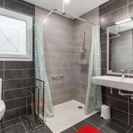 Villa T4 Climatisee Avec Jardin, Jacuzzi Et Free Wifi A 600 M De La - Fr-1-423-234 *