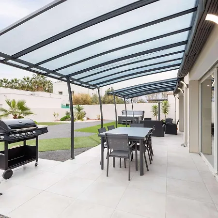 T4 Climatisée Avec Jardin, Jacuzzi Et Free Wifi à 600 M De La - Fr-1-423-234 Agde